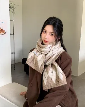 Beige-White Diamnod Knit Sarf