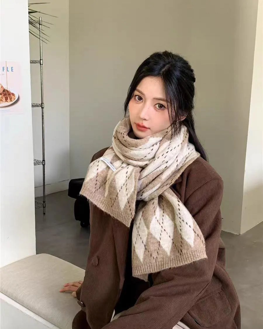 Beige-White Diamnod Knit Sarf