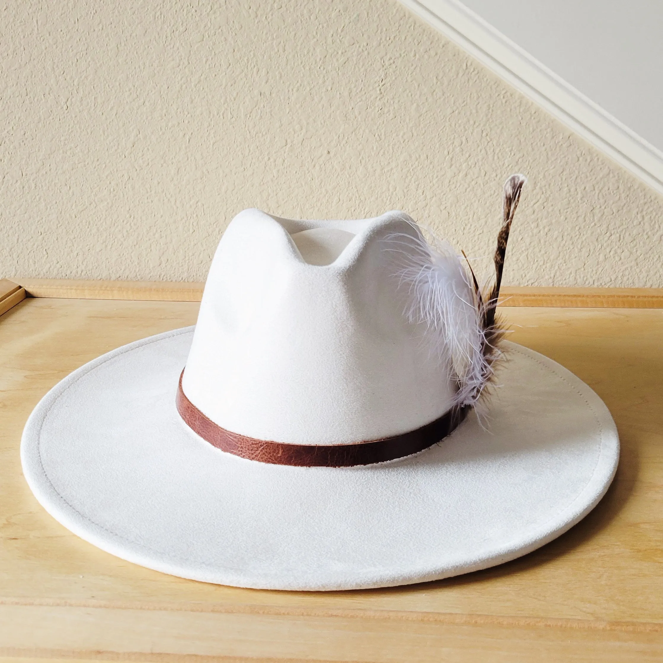 Brown Leather Hat Band w/ Feather Accents 952n