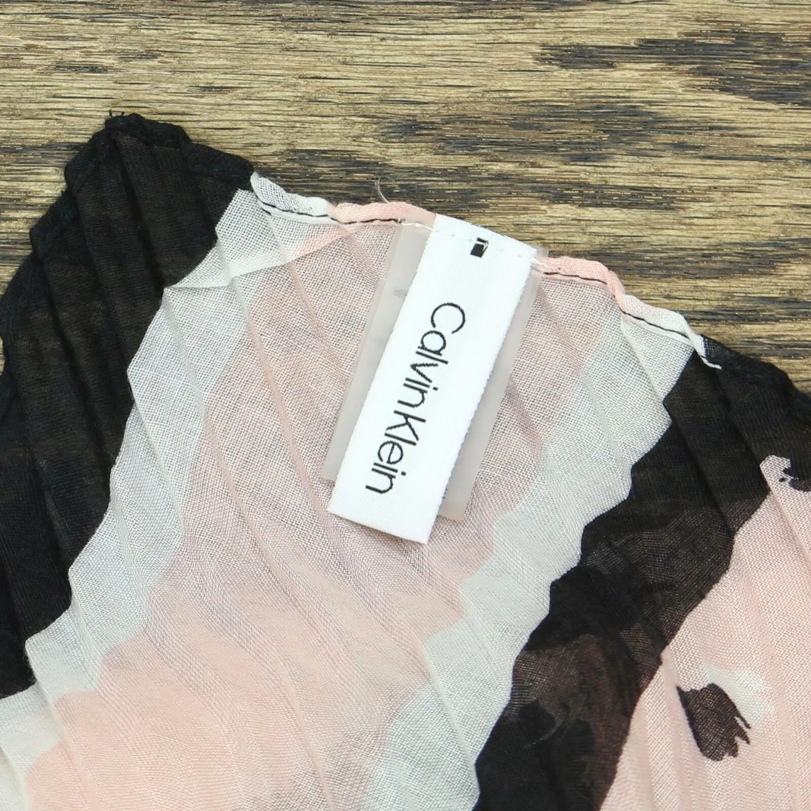Calvin Klein Women's Leopard Pleated Scarf. A9WS5783 Pink