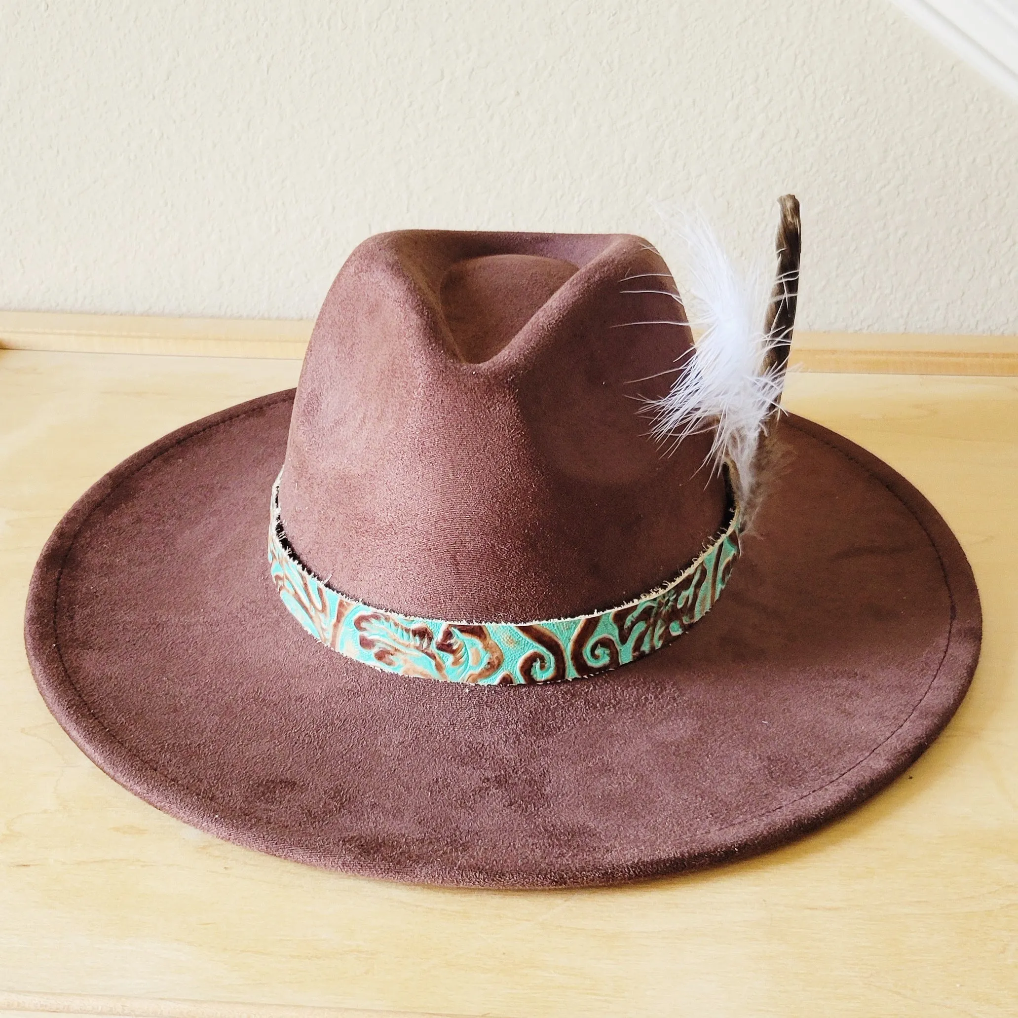Cowboy Turquoise Leather Hat Band w/ Feather Accents 952g