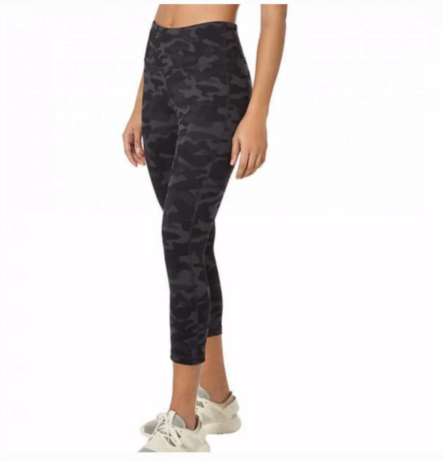 Danskin Women's All Over Print Capri Leggings