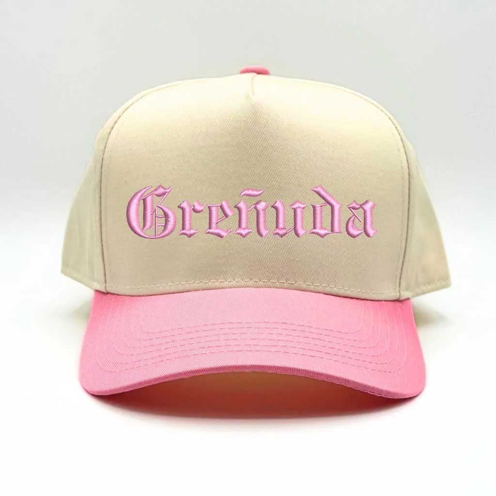 Greñuda Embroidered Two-Tone Baseball Hat for Effortlessly Chic Women