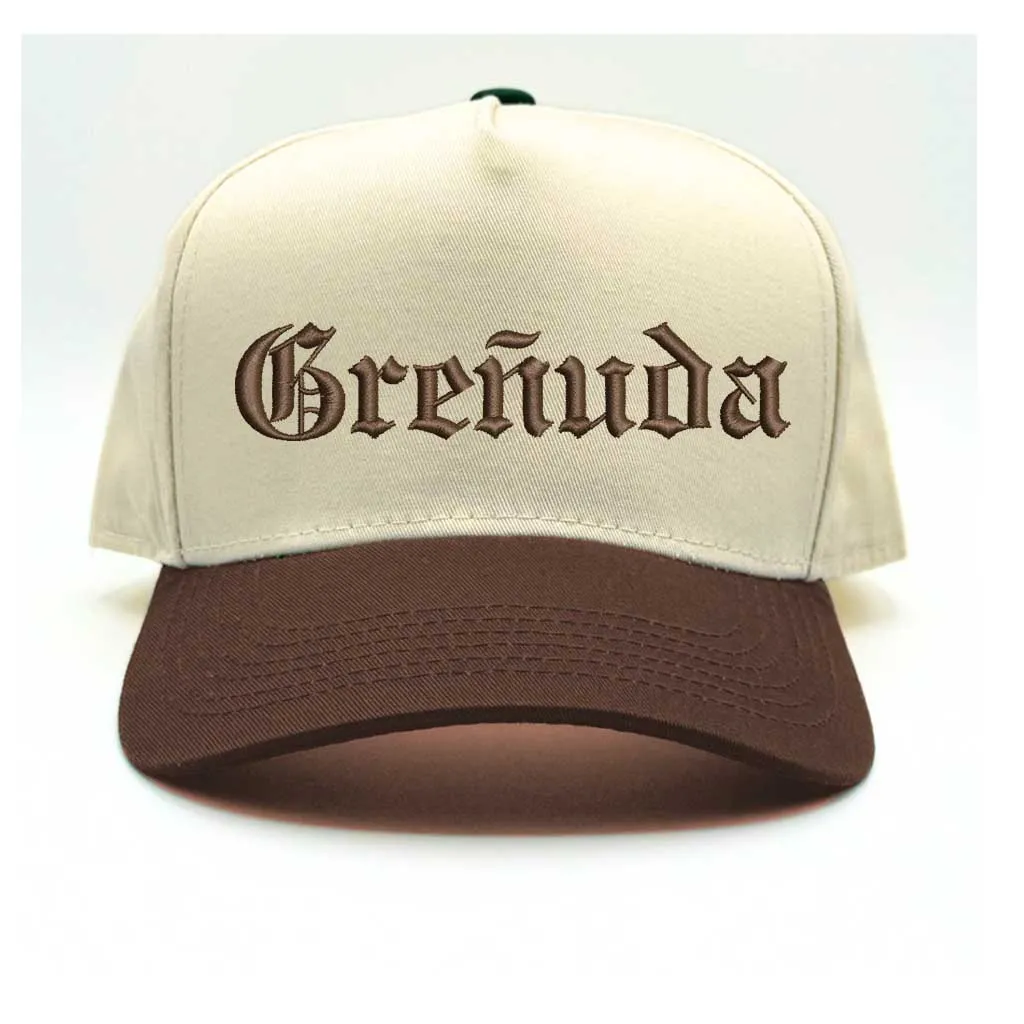 Greñuda Embroidered Two-Tone Baseball Hat for Effortlessly Chic Women