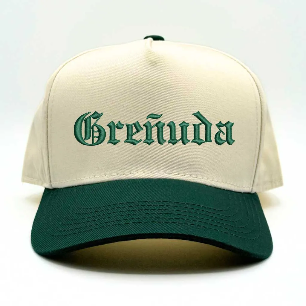Greñuda Embroidered Two-Tone Baseball Hat for Effortlessly Chic Women