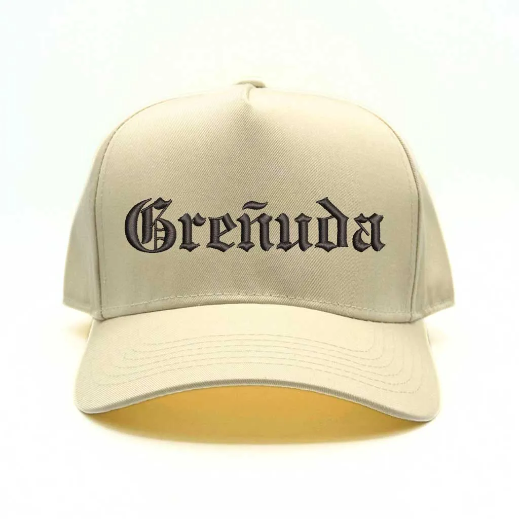 Greñuda Embroidered Two-Tone Baseball Hat for Effortlessly Chic Women