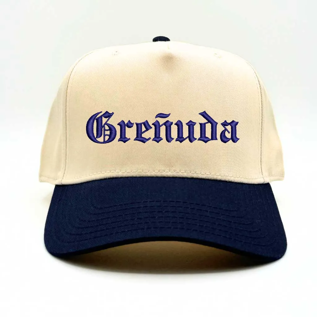 Greñuda Embroidered Two-Tone Baseball Hat for Effortlessly Chic Women