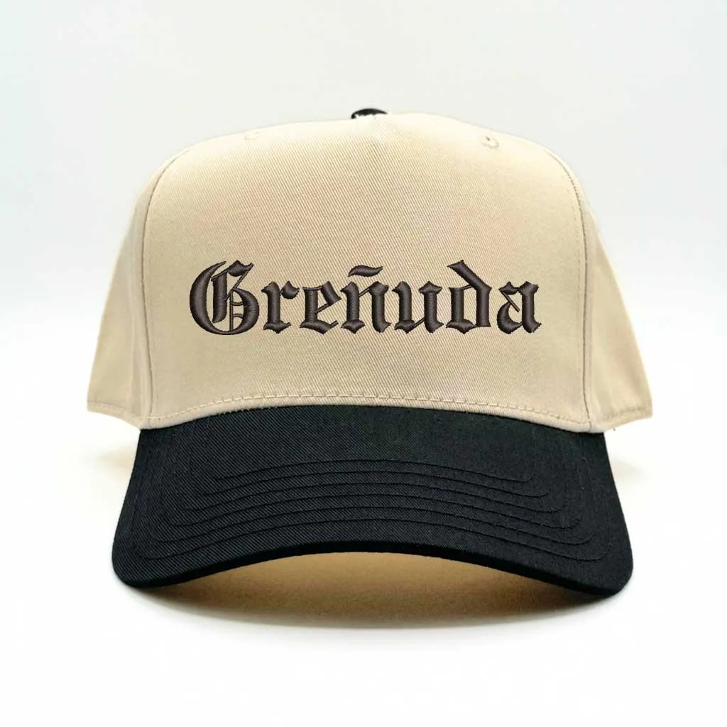 Greñuda Embroidered Two-Tone Baseball Hat for Effortlessly Chic Women