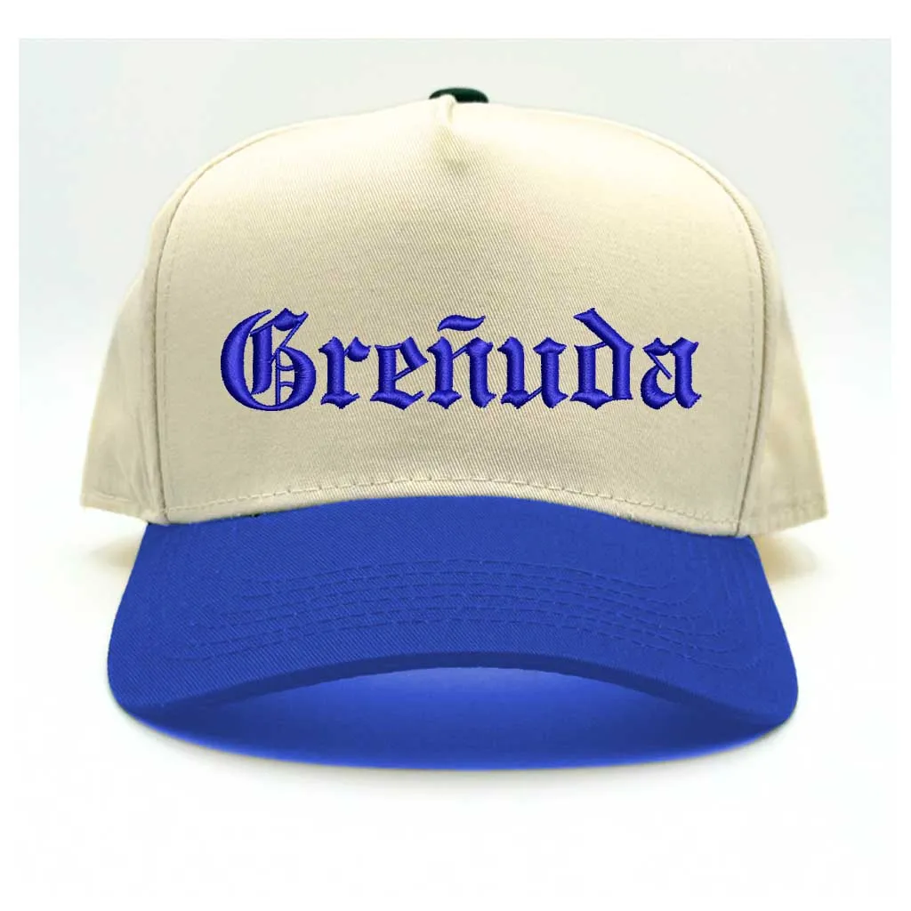 Greñuda Embroidered Two-Tone Baseball Hat for Effortlessly Chic Women
