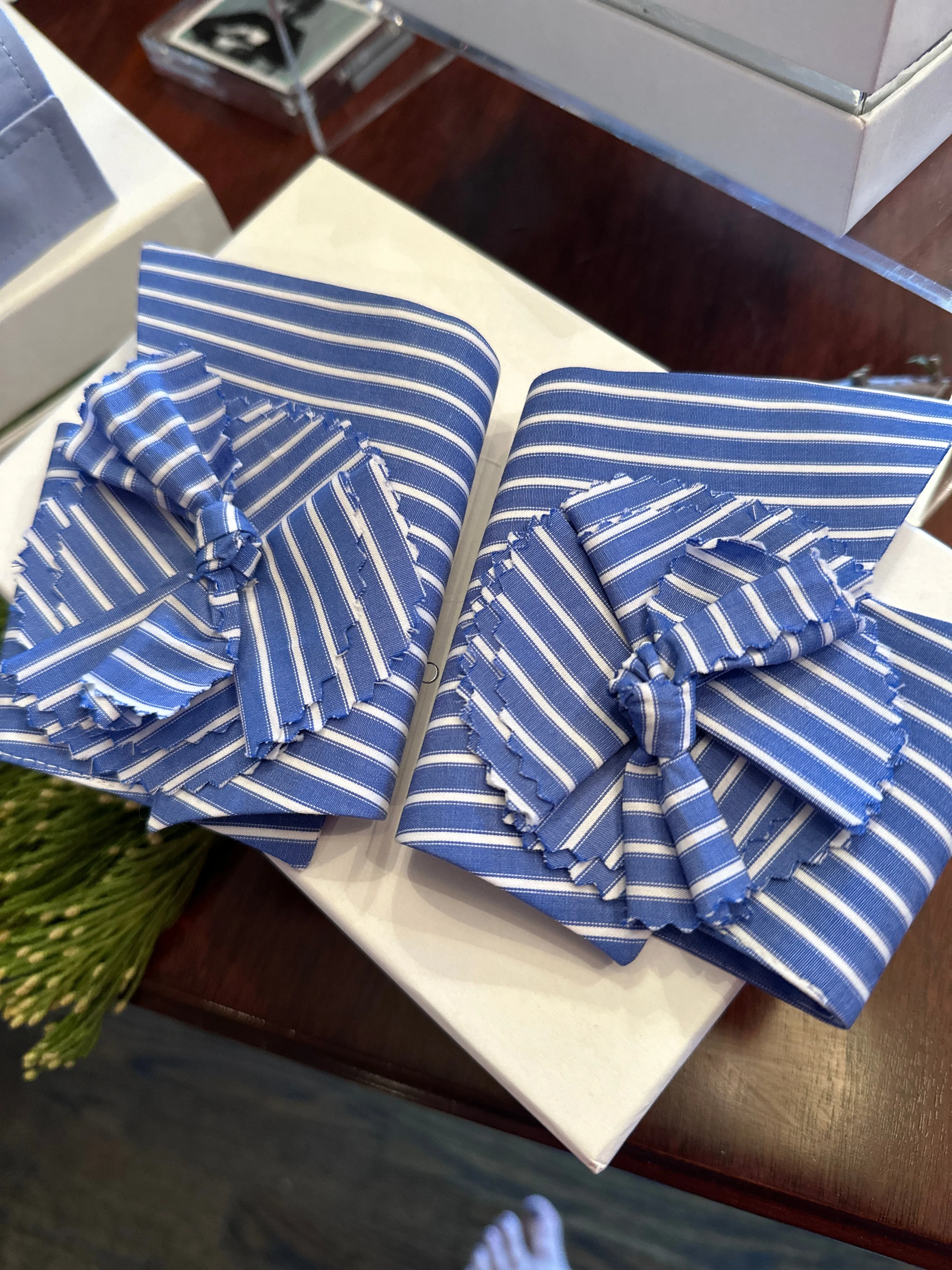 Kelly Bleu et Blanc Stripe Cuffs