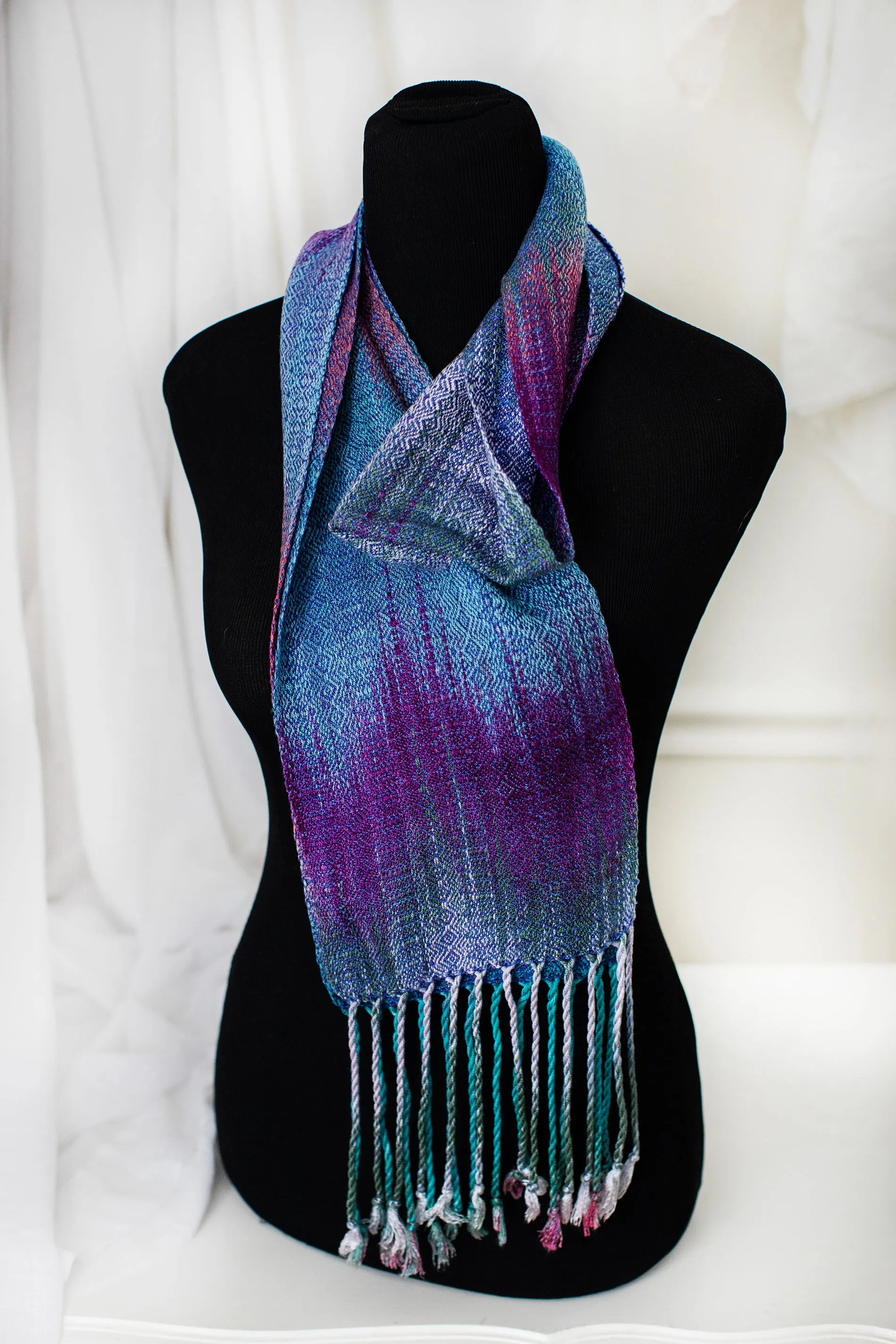Kereru Skinny Scarf- Amythest Throated Sunangel