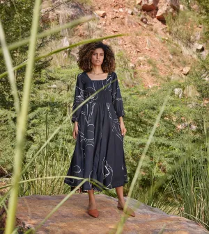 Khara Kapas Under Her Gaze Midi Dress 100% Cotton  Black and Off-white KW663