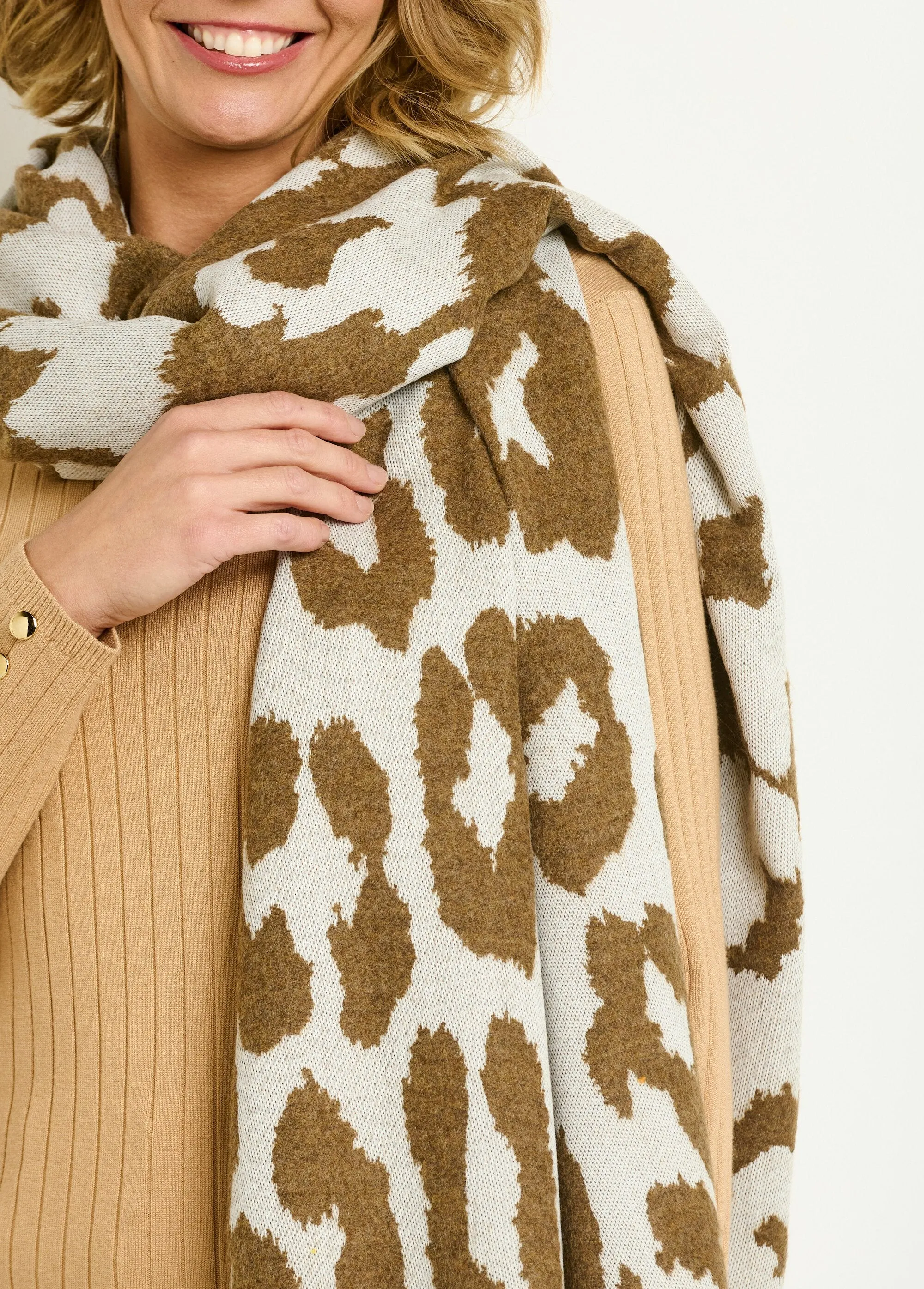 Large warm scarf with stylish leopard pattern