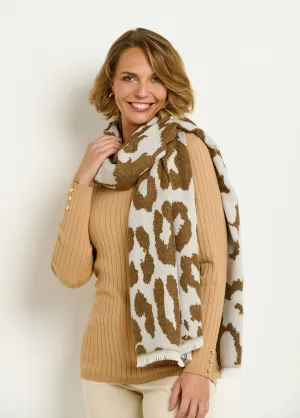Large warm scarf with stylish leopard pattern