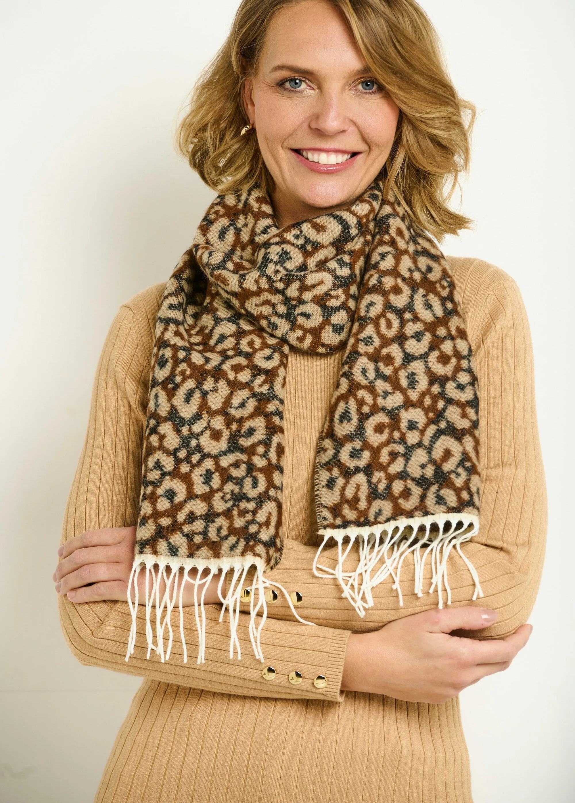 Leopard print fringed warm scarf