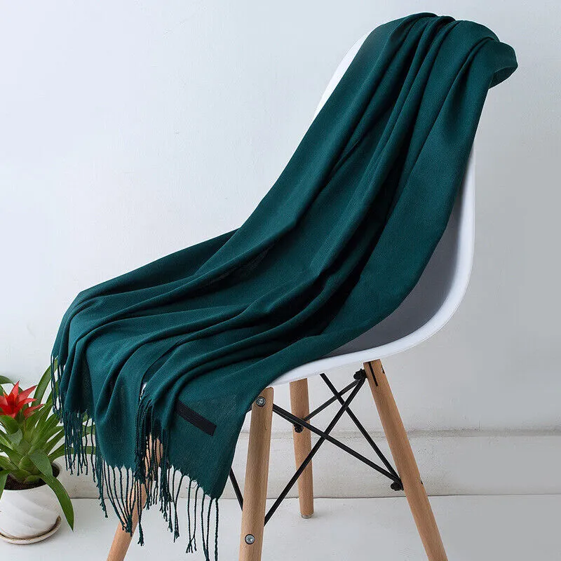 Liora Cashmere Scarf – Elegant and Versatile Winter Style