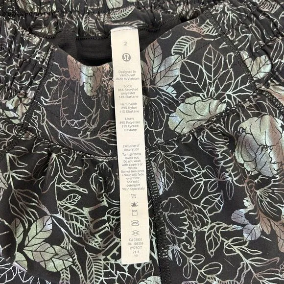 Lululemon Hotty Hot Shorts Womens Size 2 Metallic Black Activewear Running Rare