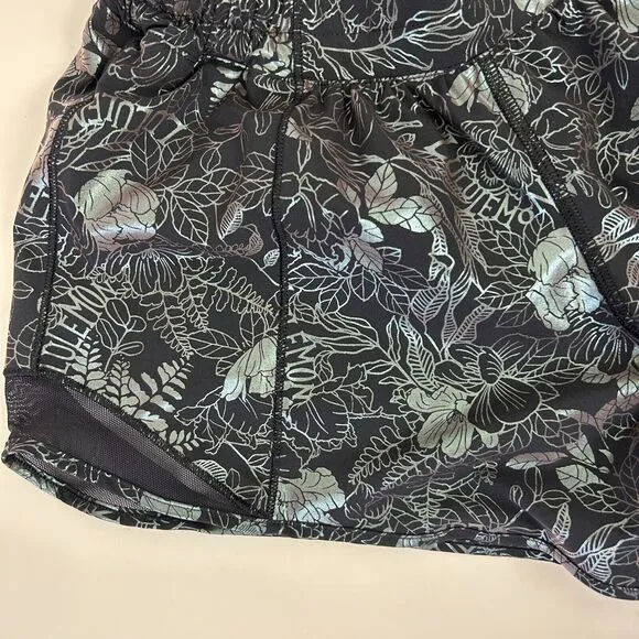 Lululemon Hotty Hot Shorts Womens Size 2 Metallic Black Activewear Running Rare