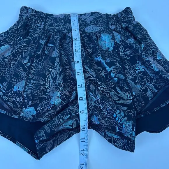 Lululemon Hotty Hot Shorts Womens Size 2 Metallic Black Activewear Running Rare