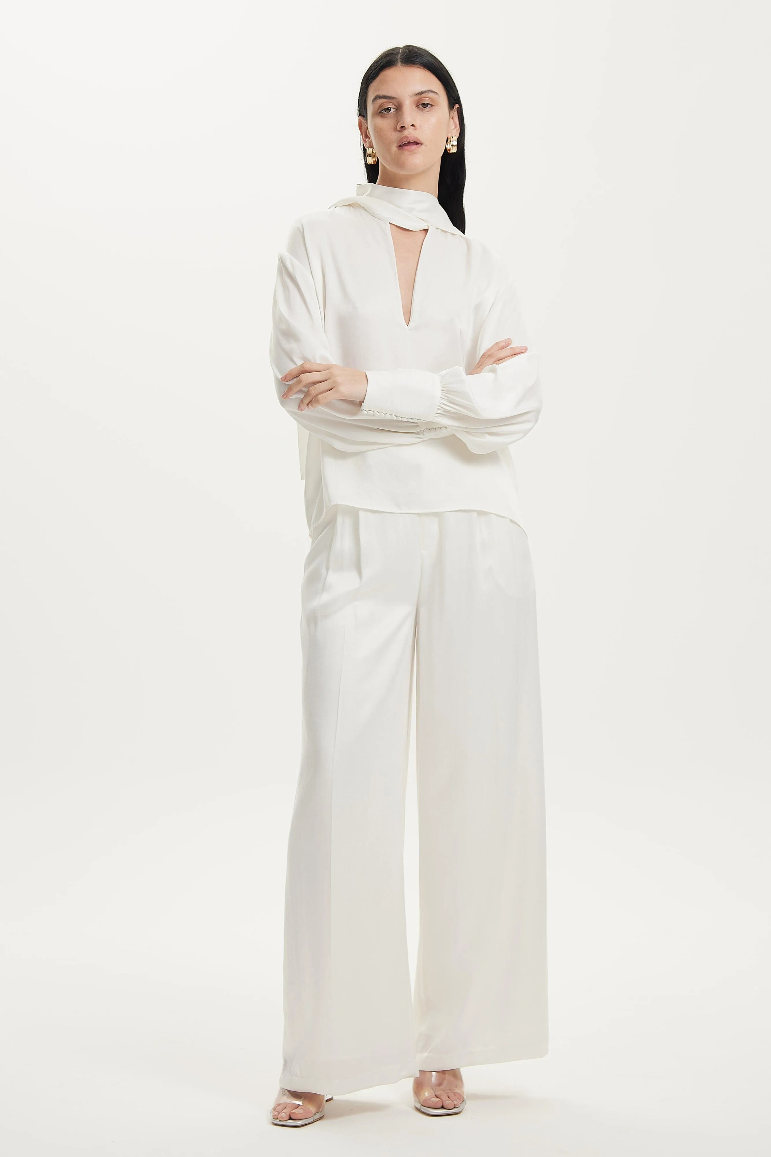 MAGNETIC TIE NECK BLOUSE | OFF WHITE
