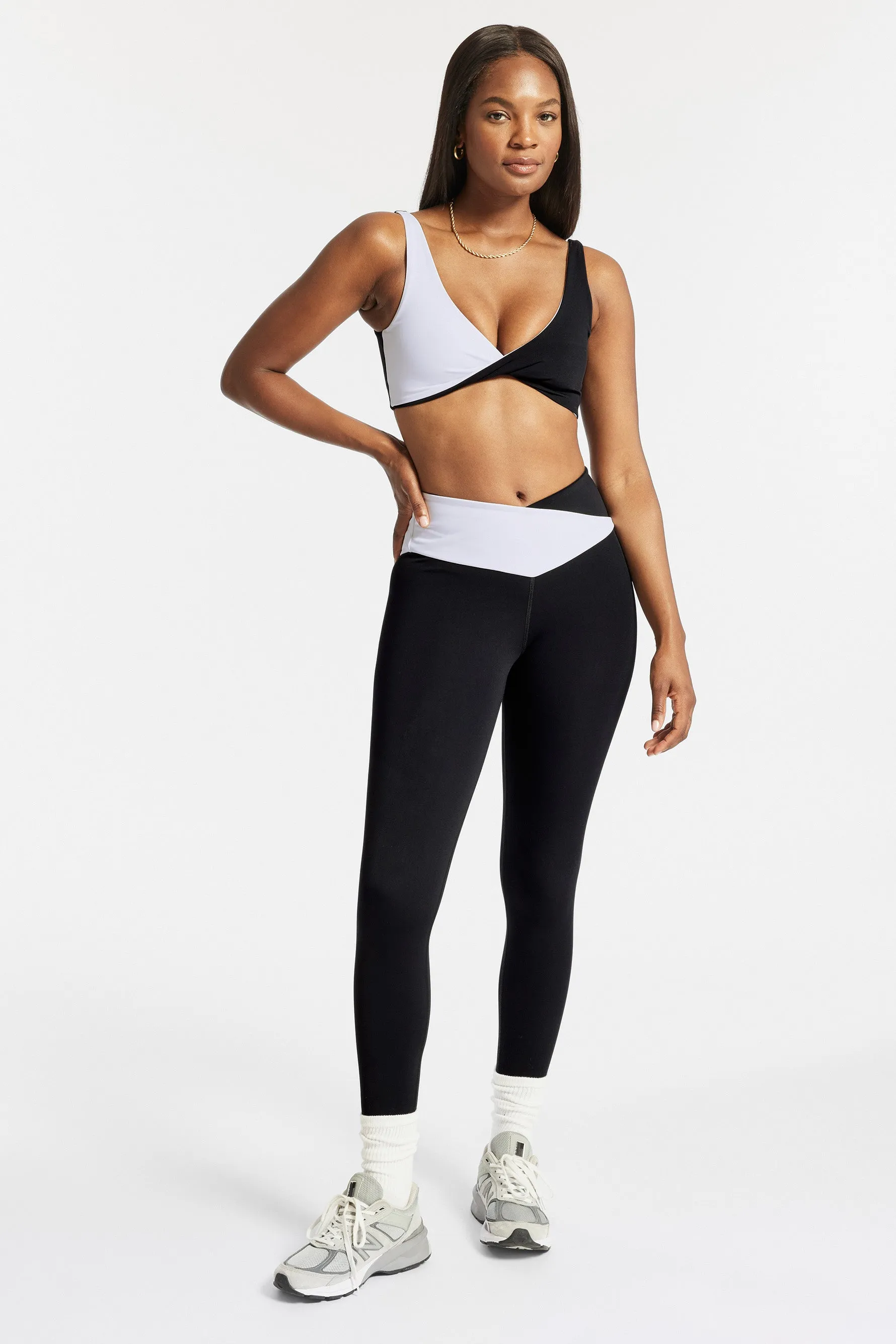 Muv Activewear | Swing Leggings | Black/White