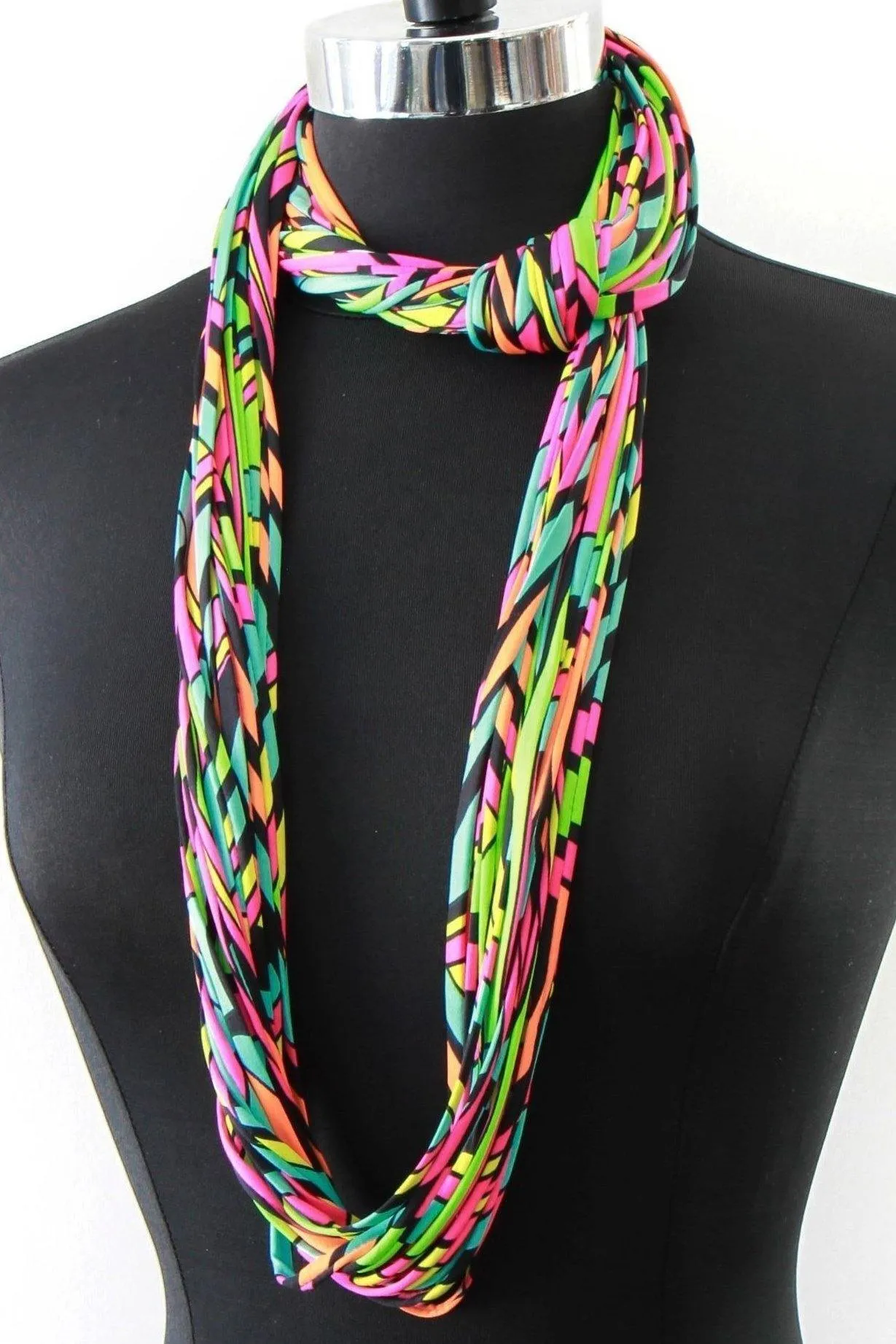 Neon Scarf Necklace 'Neon Lights'