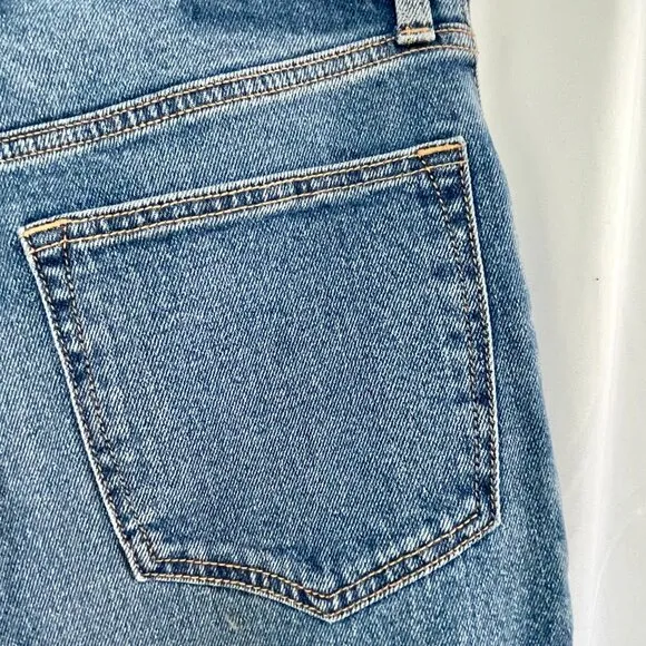 NWT Abercrombie &amp; Fitch The 90s Straight High Rise Medium Wash Jeans Women's 28