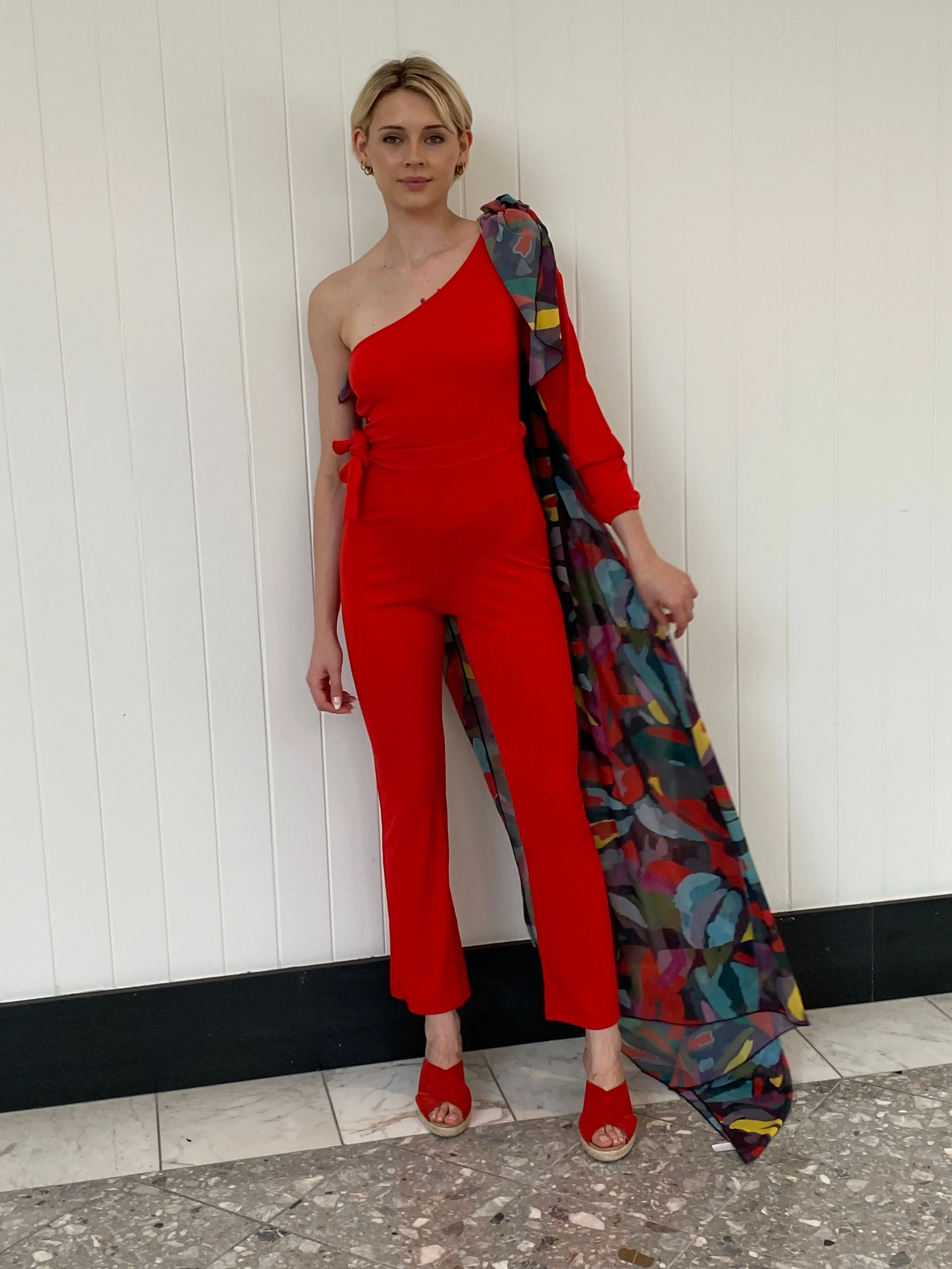 Scarlet One Shoulder Slit Sleeve Jumpsuit with Sash and Colored Leaves Scarf