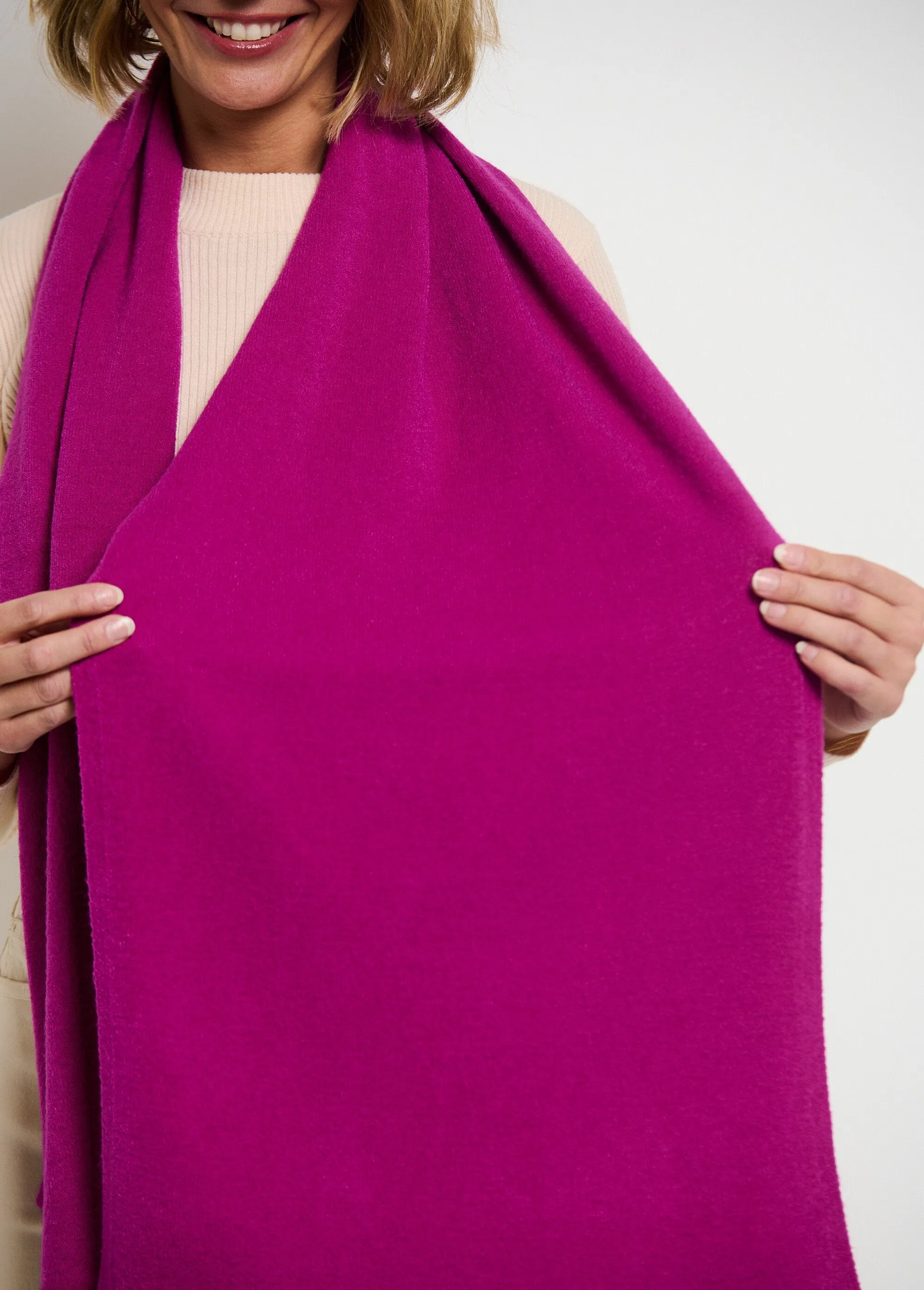 Seamless cashmere touch scarf