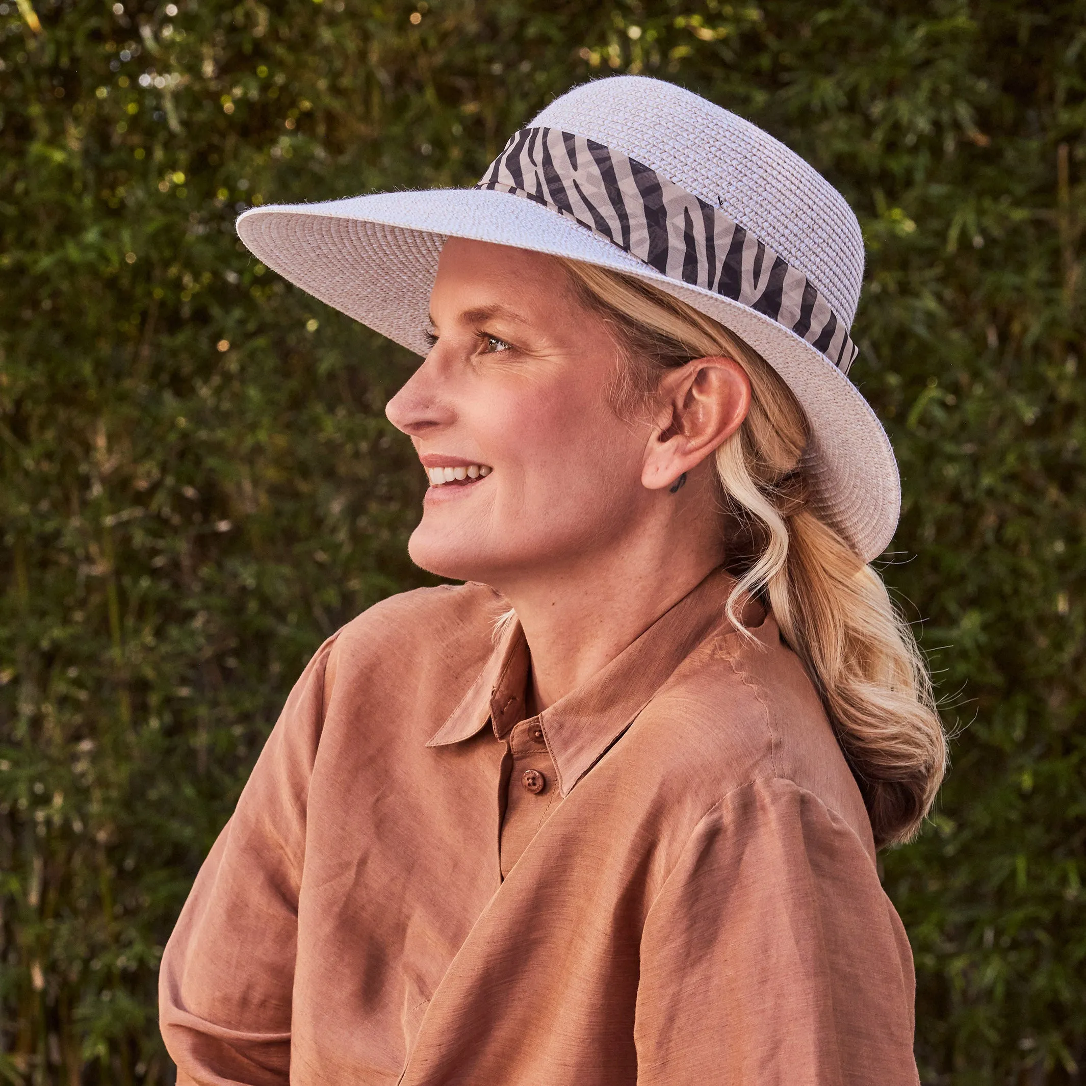 Selena Cloche Hat - Camel/White