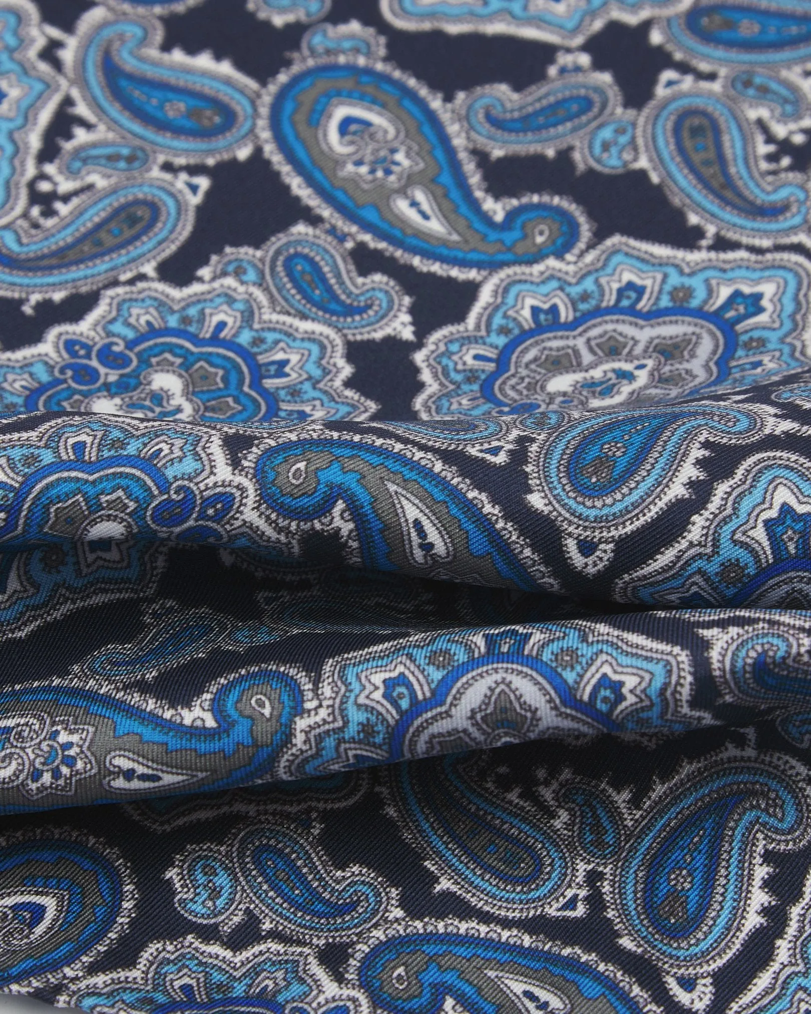 Silk Paisley Neckerchief - The DeZon