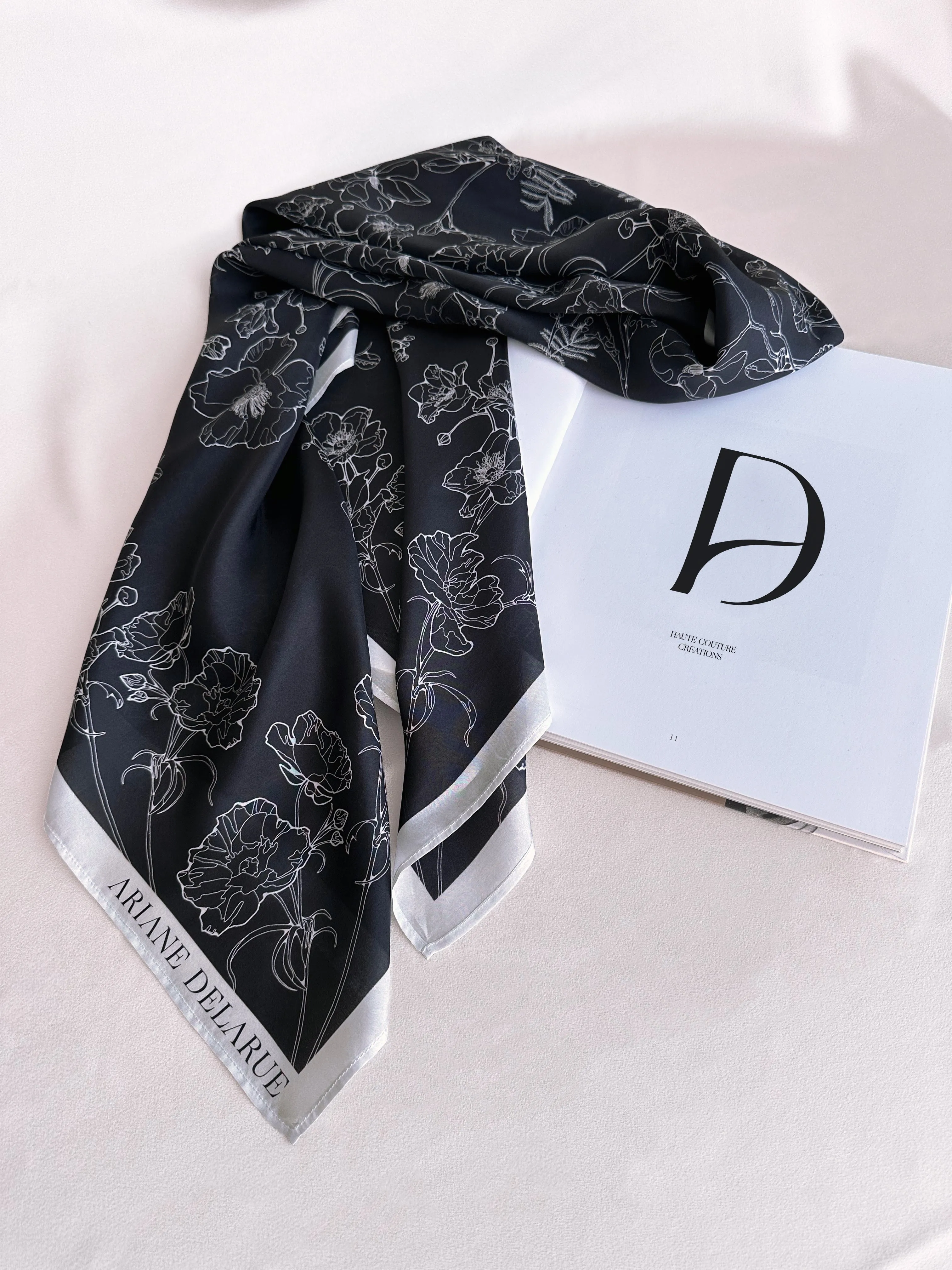 Solange, Scarf carré in silk, 130