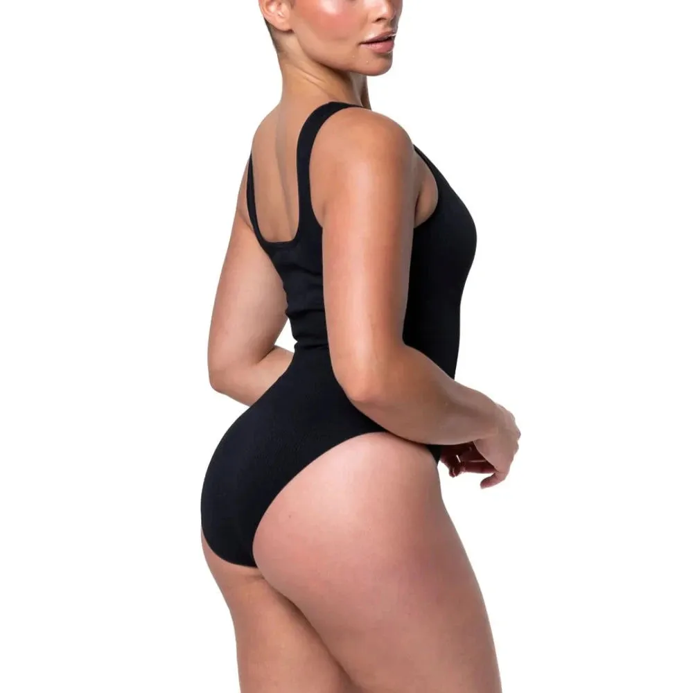 The Ribbed Hourglass