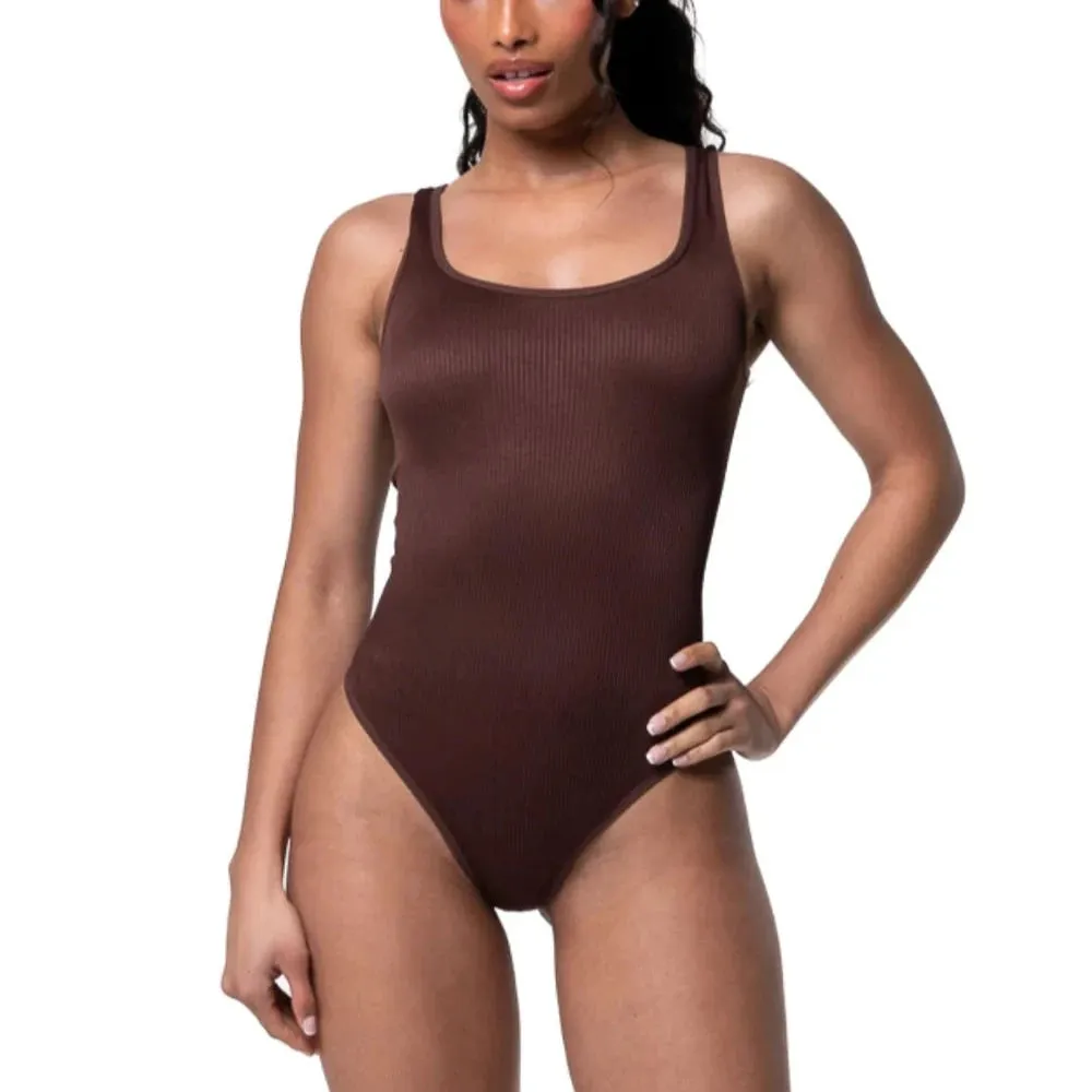 The Ribbed Hourglass