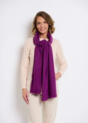 Trendy warm scarf with small fringes