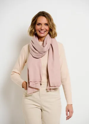 Trendy warm scarf with small fringes