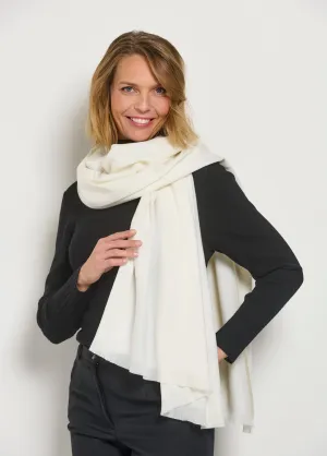 Trendy warm scarf with small fringes