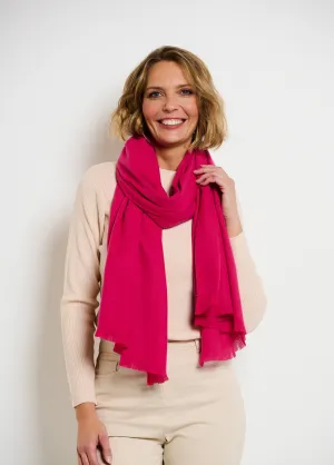 Trendy warm scarf with small fringes