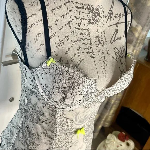 Victoria’s Secret Y2K White Black Floral Lace Push Up Bustier Corset Neon  36B