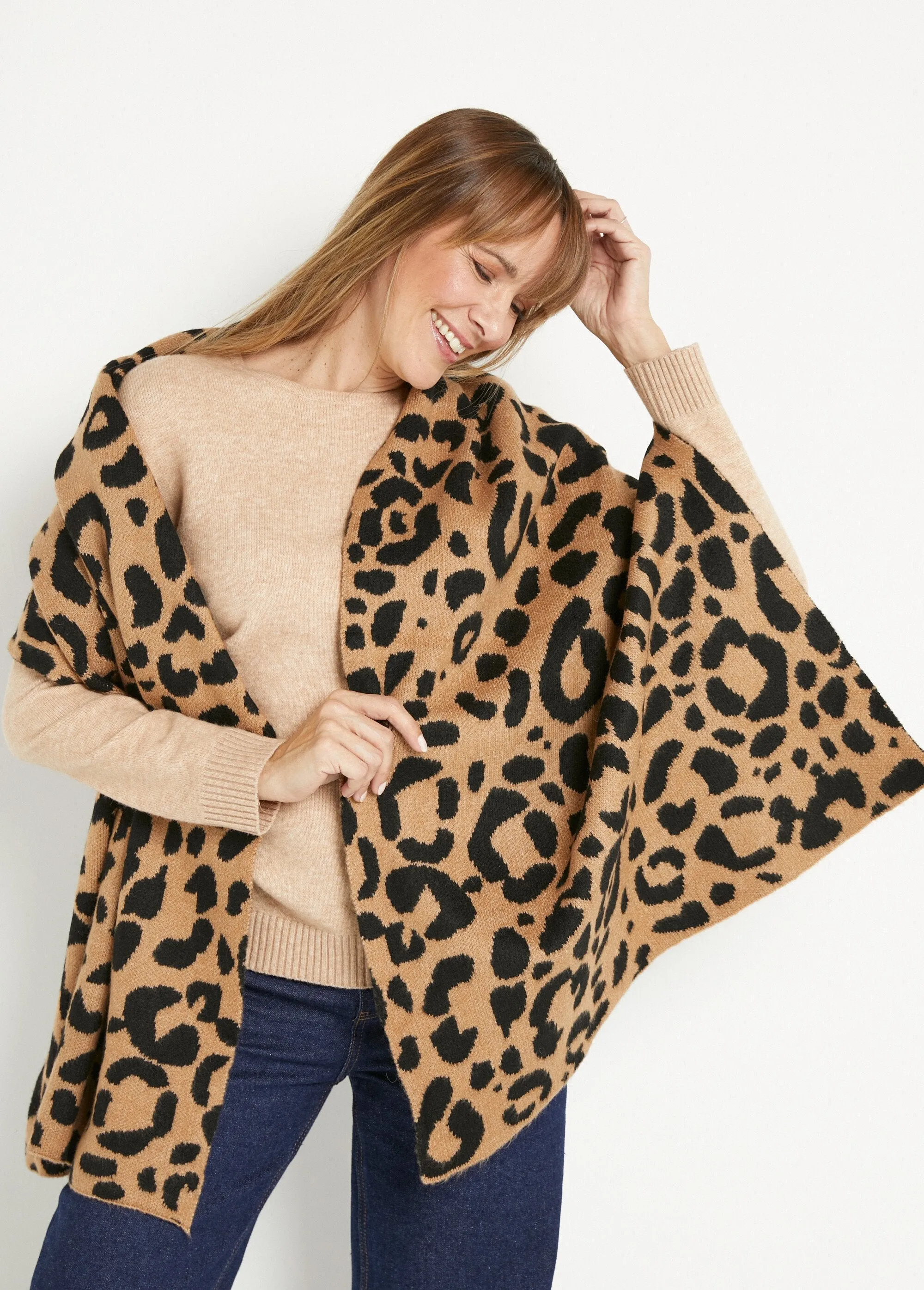 Warm wool knit scarf with leopard pattern