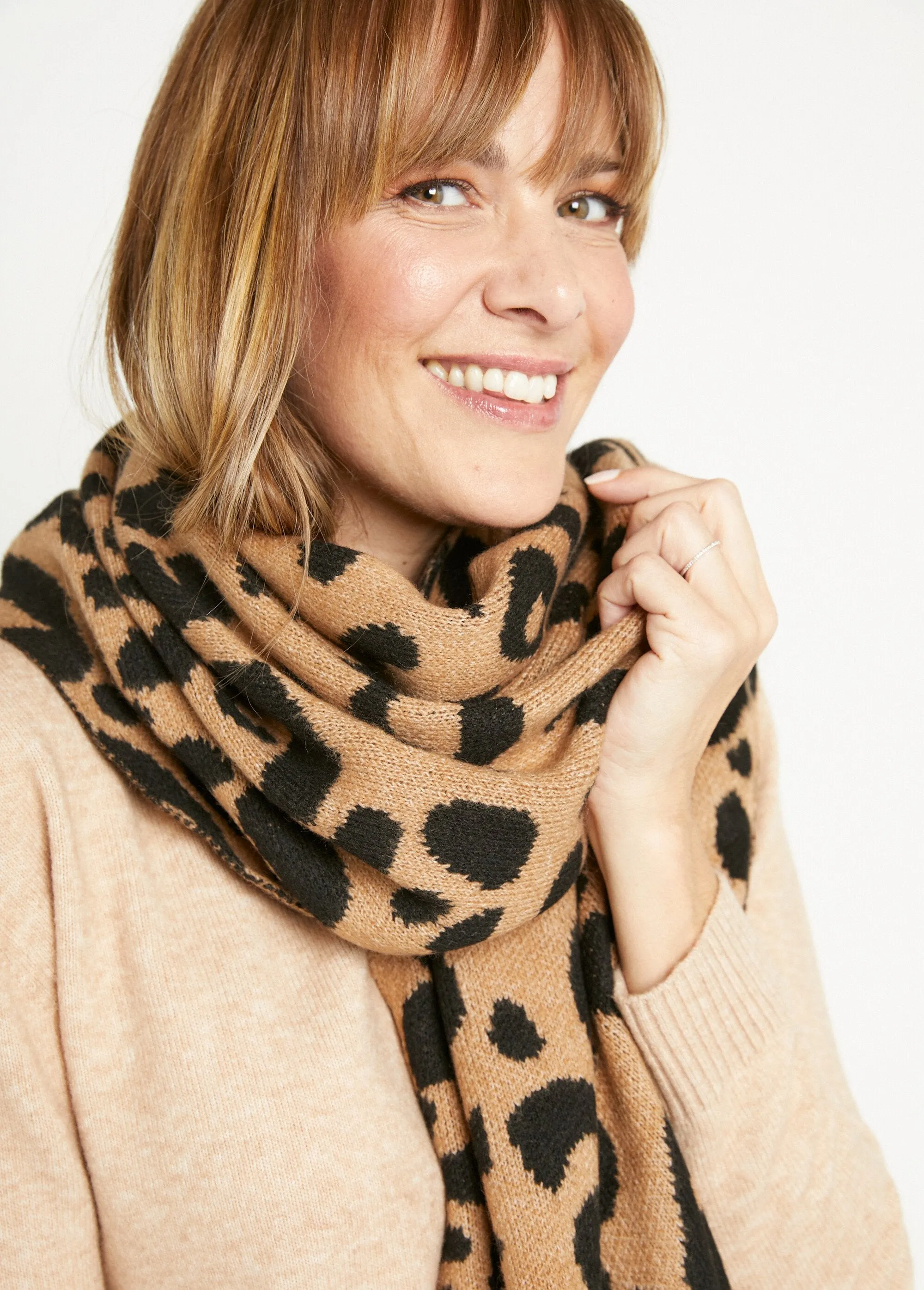 Warm wool knit scarf with leopard pattern