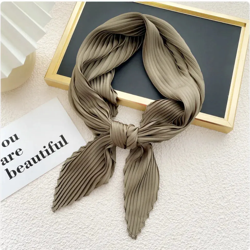 Women's Solid Color Pleated Scarf