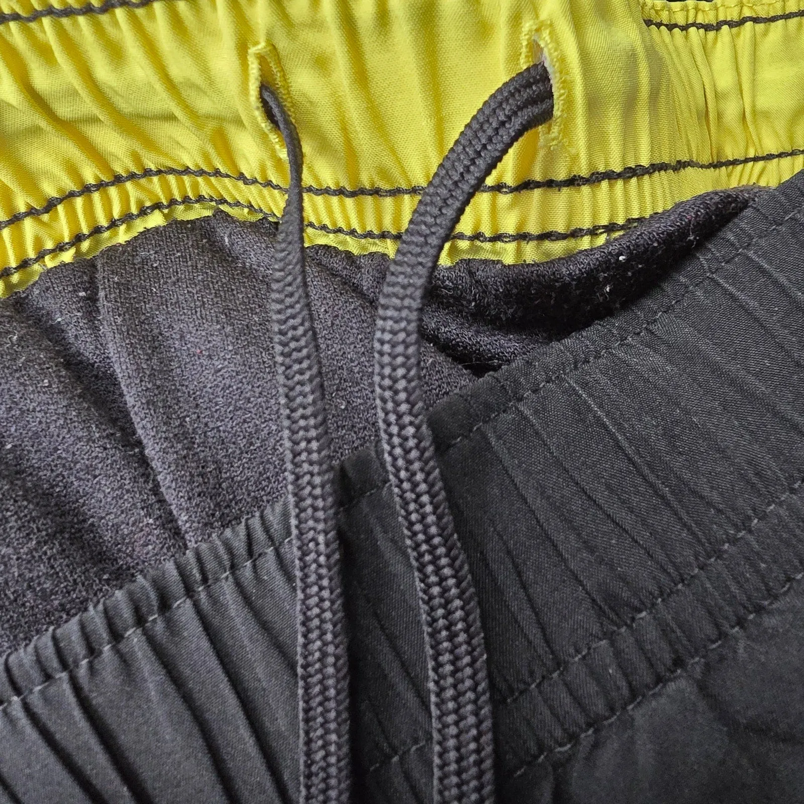 Xersion Black Yellow White Activewear Running Jogging Shorts Bottoms Pants Small